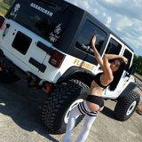 hot-yogini-combines-stretching-with-jeeps-and-its-inspiring-photo-gallery-video_8.jpg