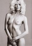 Natasha-Poly-Naked-Vogue-Spain-5.jpg