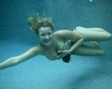 girls-swimming-underwater-nude.jpg