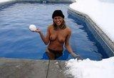 melissa_midwest_in_cold_pool_snow_outside.jpg