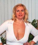 women_with_a_nice_cleavage_29.jpg