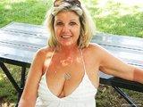 women_with_a_nice_cleavage_35.jpg