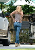 JENNIFER-ANISTON-in-Jeans-on-the-Set-of-Were-the-Millers-in-Wilmington-2.jpg