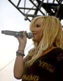 Ashley_Tisdale_in_Scottsdale_1.png