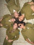 Israeli female soldiers.jpg