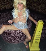 Guess who jilled (squirted) off in the piano bar with an audience at Hedonism resort (VIDEO LI...jpg