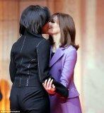 carla bruni michelle obama not kissing.jpg