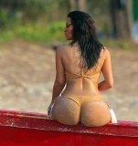 Kim_Kardashian_bikini_butt_photoshop.jpg