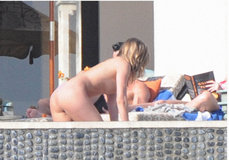 Jennifer-Aniston-nude-leaked-beach-photos-2.jpg