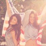 kendall-and-kylie-jenner-pose-with-american-flag-600x600.jpg
