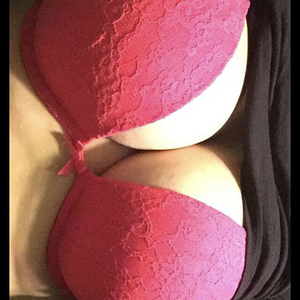 I wanna see a BBC fuck these tittys
