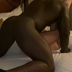 Who else loves a huge muscley black man ? 😈
