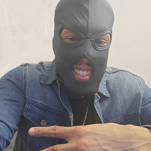 Like my freak mask? Dom BBC looking for sub slut 😈😁