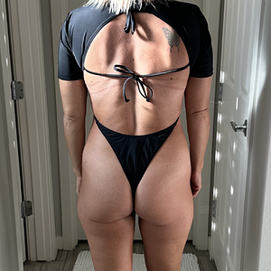 Sexy back pic of wife ready for 1st bbc