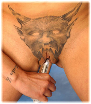 www.CelebTiger.com+Tattooed+Vagina+Close+up+Photos+2595_pussy_tattoo_2.jpg