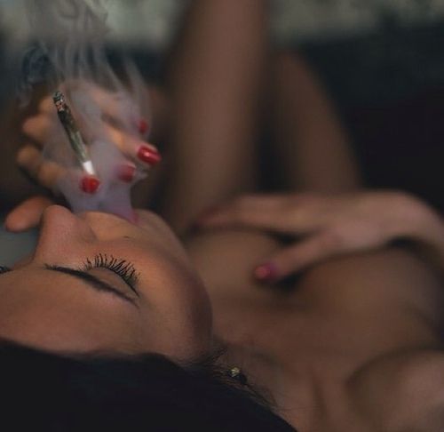 543dbdac2fc1566d463753ed9cfb153a--stoner-girl-women-smoking.jpg